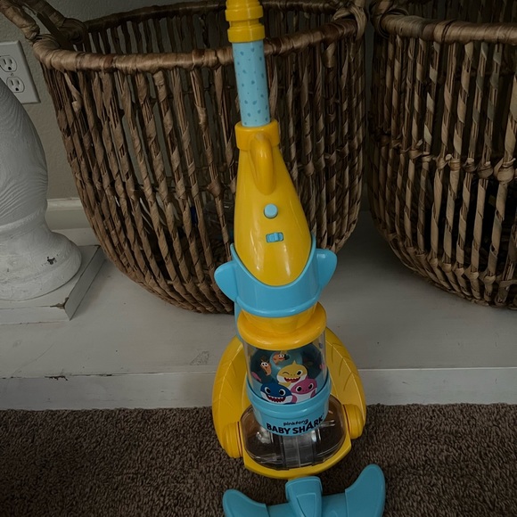 Baby shark toy vacuum - Picture 1 of 4